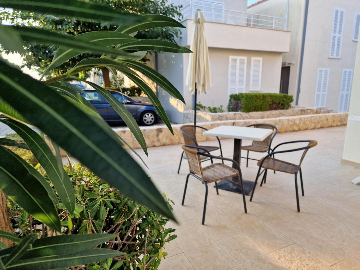 Residence-Apartment-Giuliano-Punta Skala, Petrcane Bagian luar foto